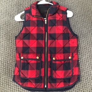 JCREW buffalo red and black puffer vest PXS